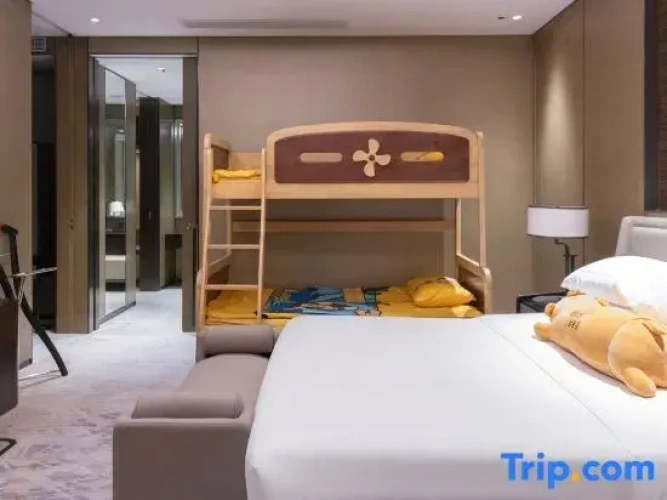 Quadruple Family Suite