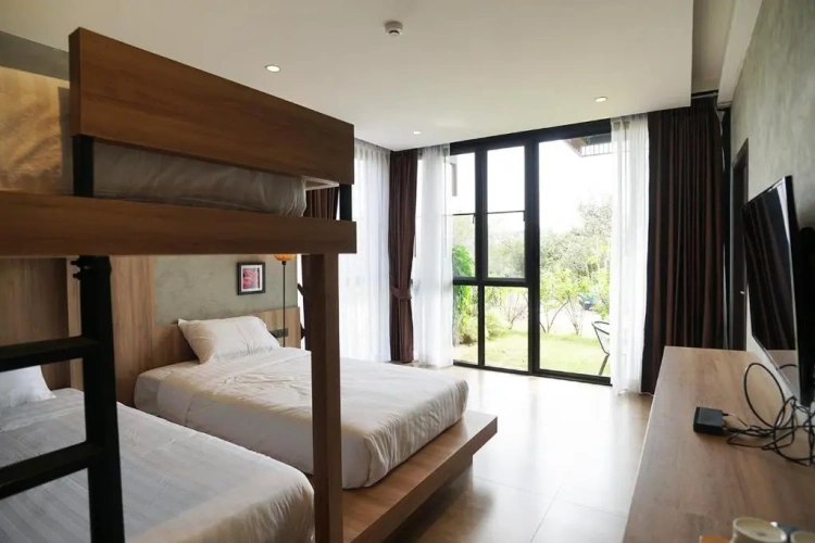 Standard Triple room with garden view