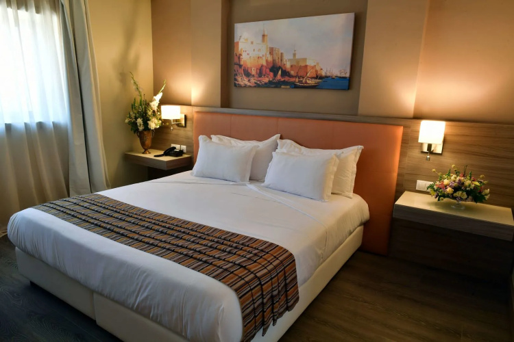 Naya Hotel