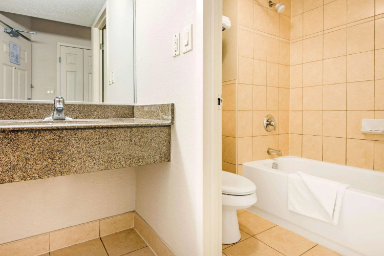 Comfort Inn Fallsview photo 11