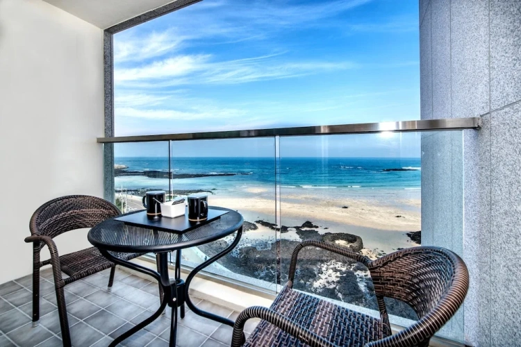Standard Twin room with sea view