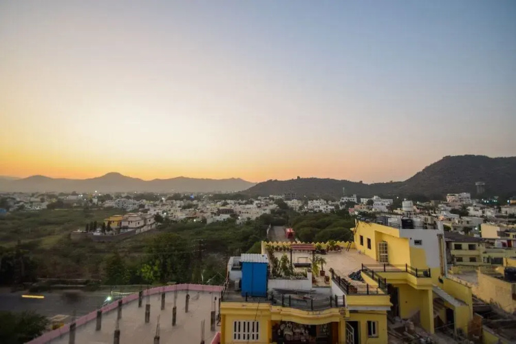 Mangal Apartment by OYO Rooms