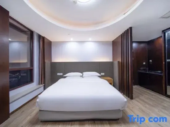 Standard Double room with city view