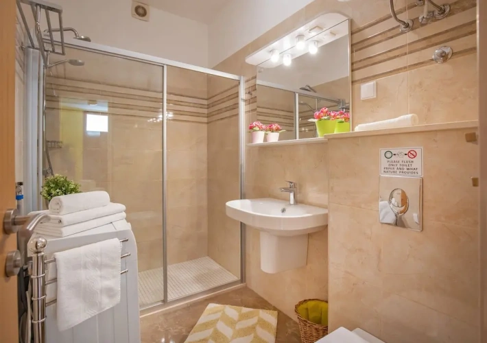1 Bedroom Apartment with balcony