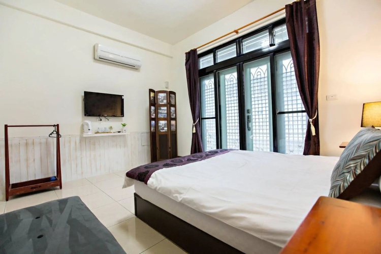 Lane 82 B&B