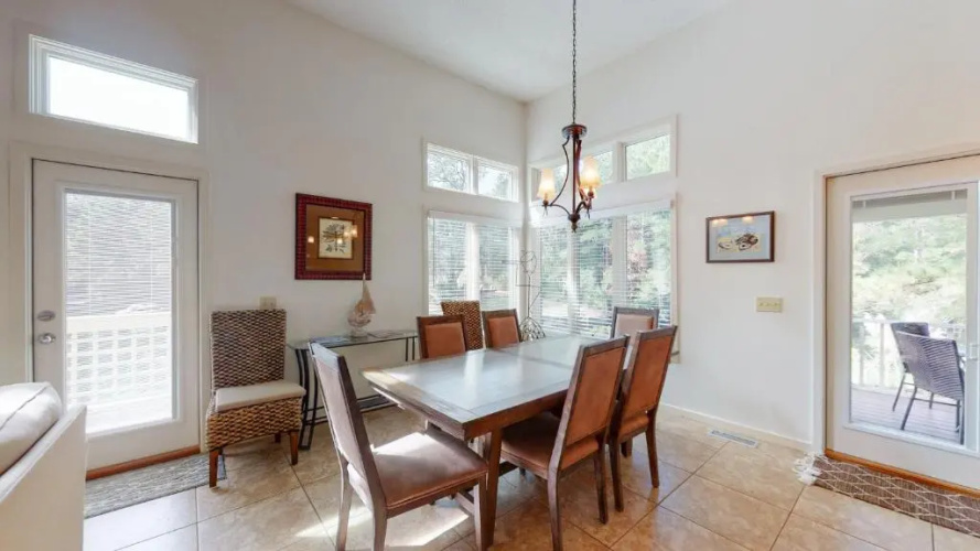 7609 Huntington Villas