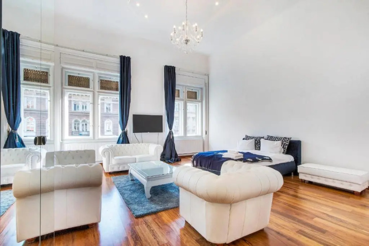 Royale Apartment