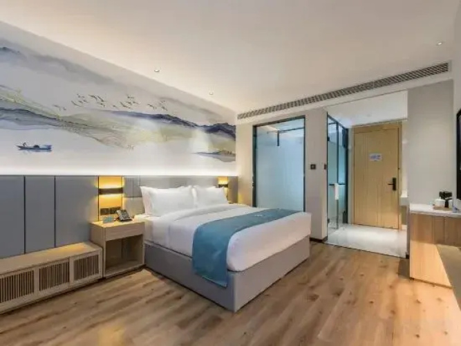 Green Light Man Hotel