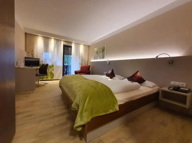 Standard Twin room with balcony