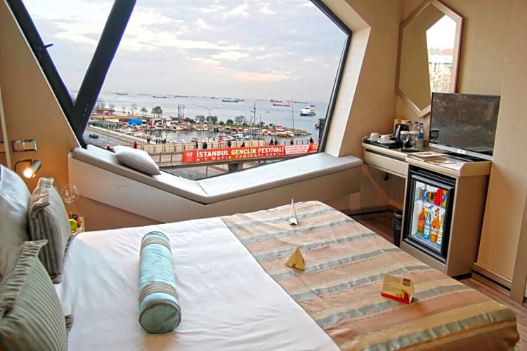 Deluxe room with sea view