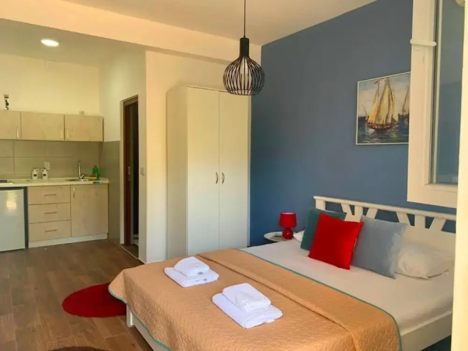 Room-cozy Studio With Terrace- Street vi