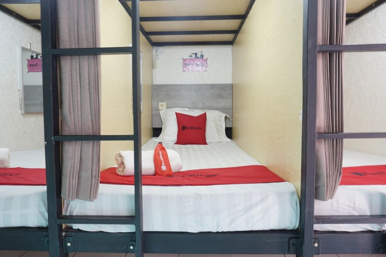 RedDoorz Hostel @ Borobudur Street