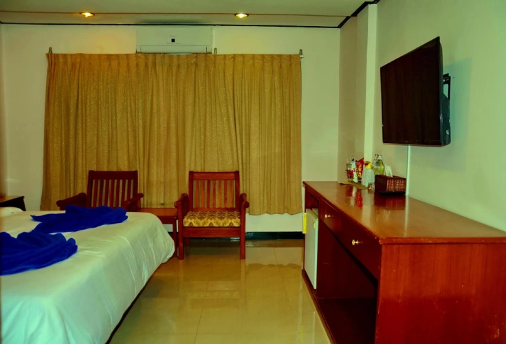 Standard Triple room with view