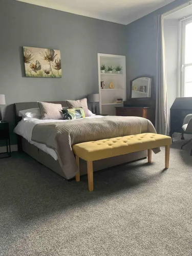 Beautiful 2-bed Study or Visit Flat