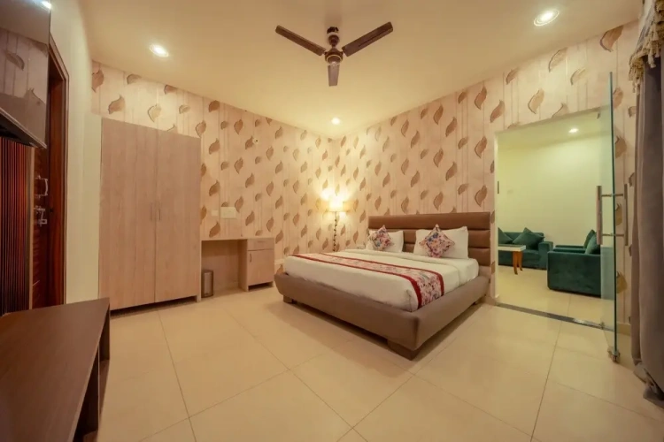 Executive Suite with mountain view