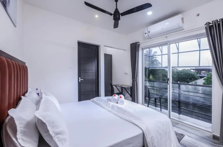 Deluxe Double room with balcony and with sea view