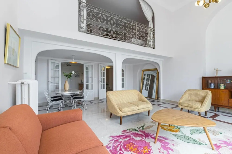 Stylish Apartement In Historical Residence
