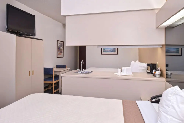 Sunset Inn & Suites