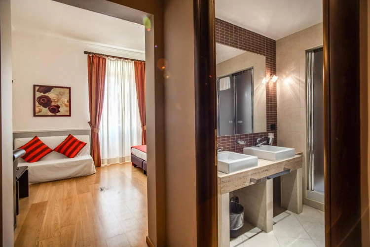 Everest Inn Rome