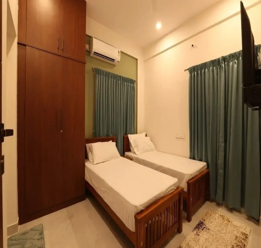 Luxury Single Suite