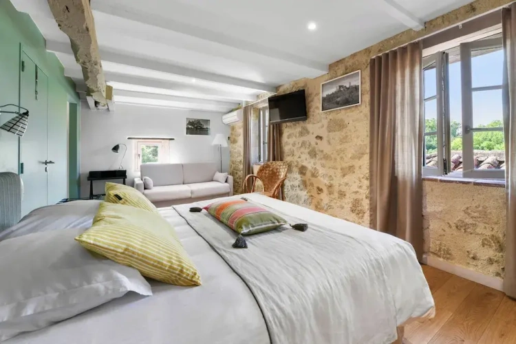 Standard Quadruple Family room