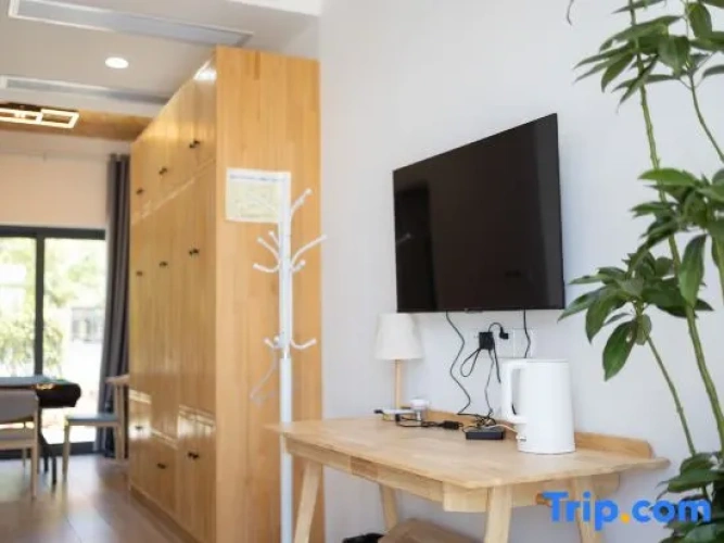 Standard Twin room with garden view