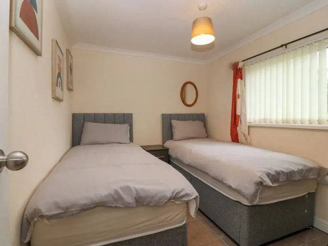 245 Riverside Lodge