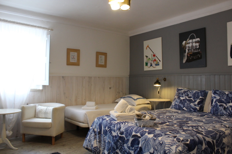 Standard Triple room