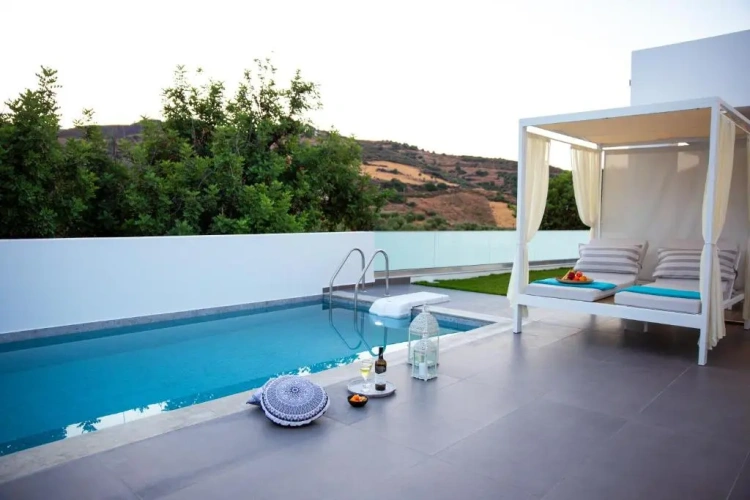 2 Bedrooms Villa