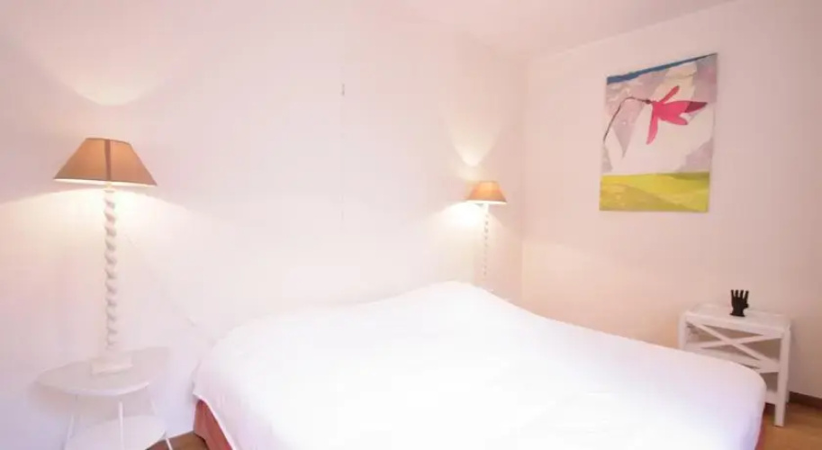 Trone Apartment