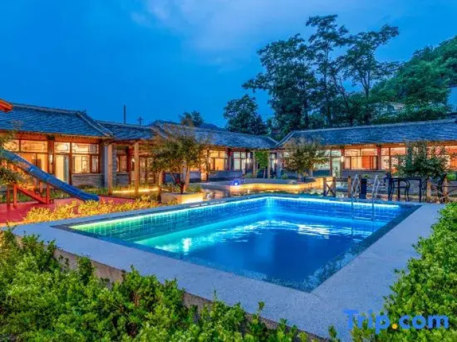 Yunshan Courtyard House