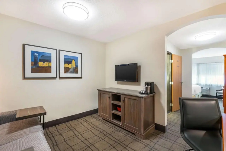 Best Western Plus University Park Inn & Suites