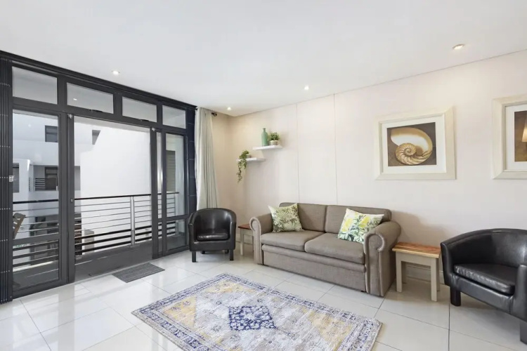 Eden on the Bay 150 by HostAgents