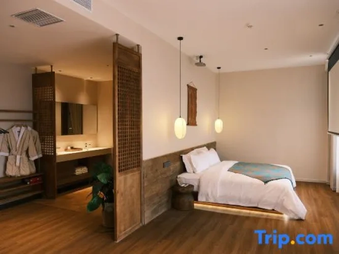 Standard Double room with courtyard view