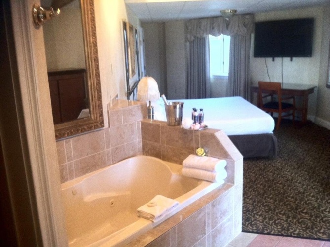 Cedar Park Inn & Whirlpool Suites photo 14