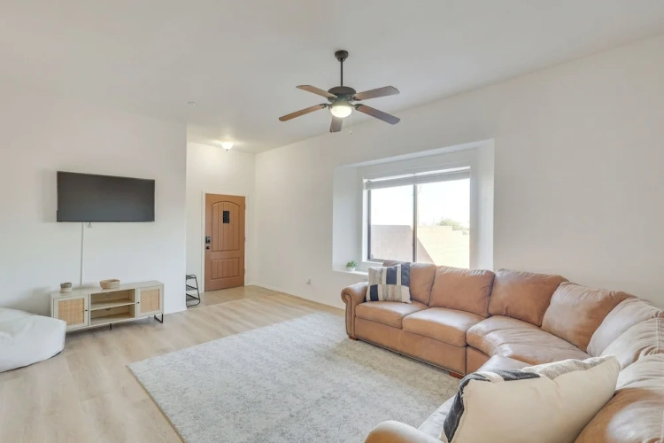 3 Bedrooms Apartment