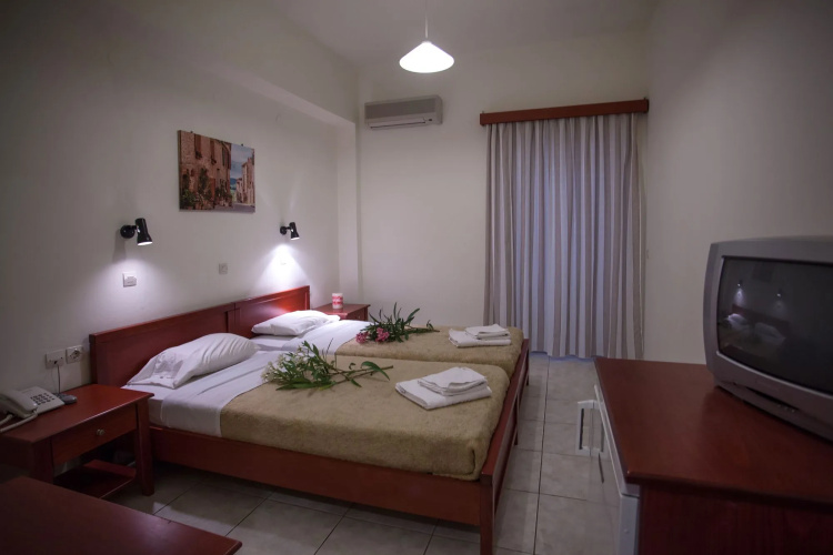 Ammoudi Hotel