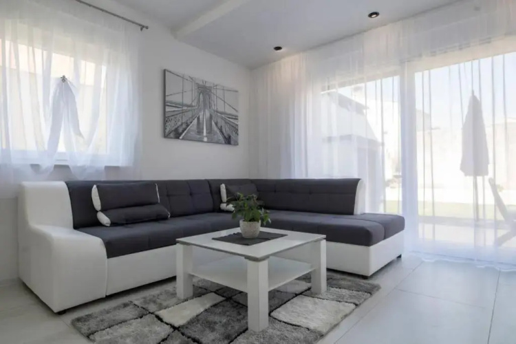 Holiday House Gavran