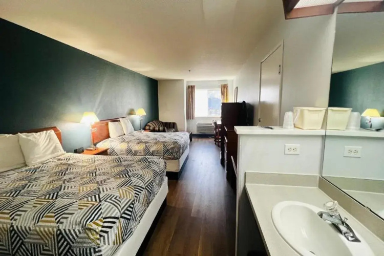 Studio 6 Suites Portland OR- I-5 OHSU