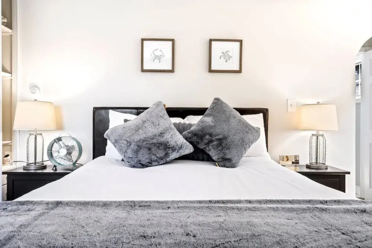 Beachwood Getaway Sleeps 10!