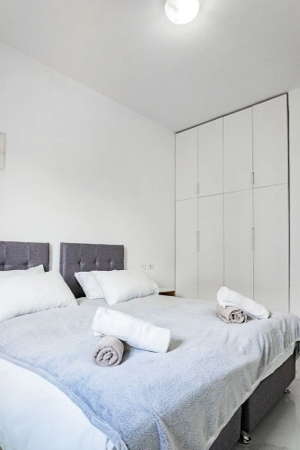 3 Bedrooms Family Apartment with balcony and with city view