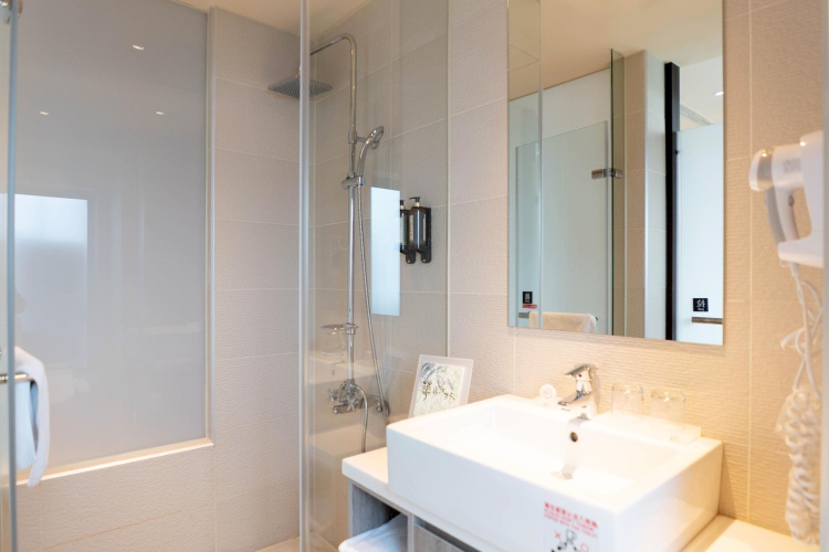 Standard Double room with balcony and with city view