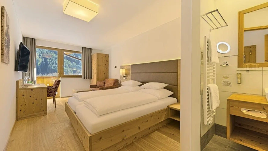Deluxe Double room with balcony and with mountain view