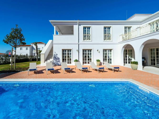 Posh Villa in Vabriga with High-End Kitchen & Pool