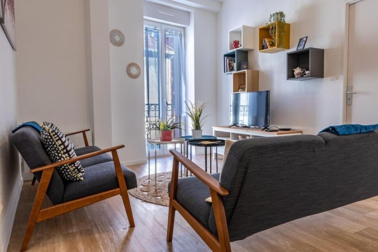 2 Bedrooms Apartment