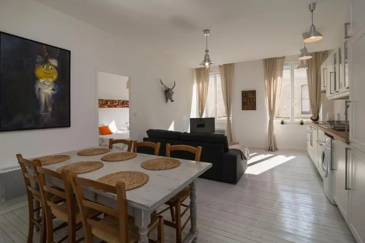 2 Bedrooms Apartment