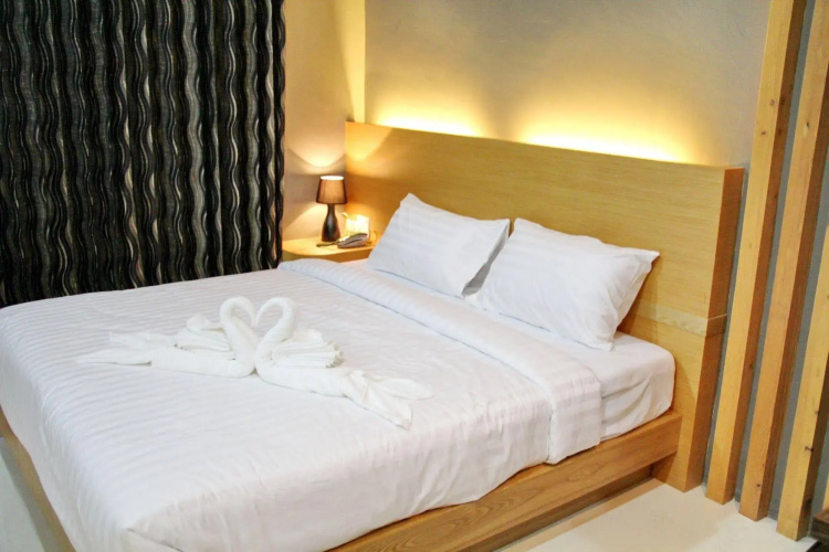 Golden Pool Hotel