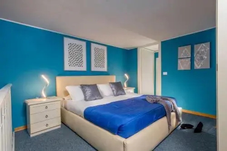 Pantheon Blue Petite Maison