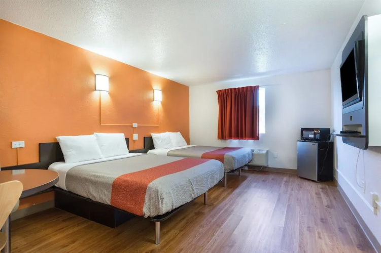 Motel 6 Lincoln, IL