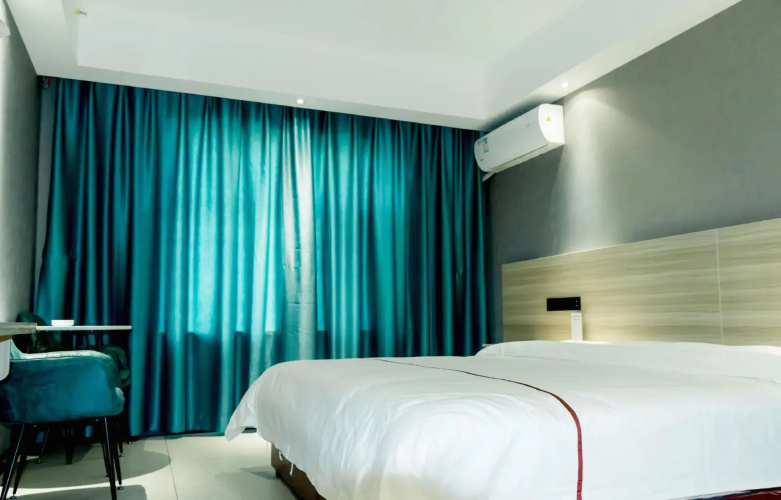 Dingbian Donggang Hotel
